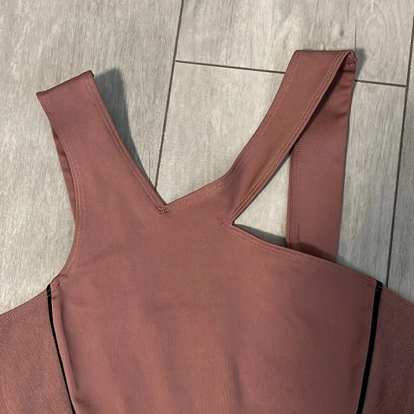 UNDER ARMOUR Asymmetric Full Coverage Sports Bra NWOT, Size M - Picture 4 of 12